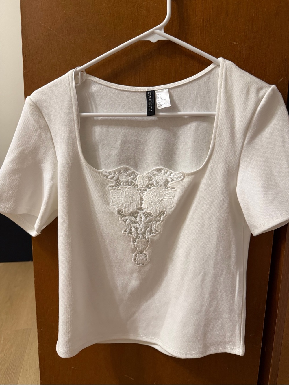 H&M White Scoop Neck Short Sleeve Top with Floral Lace Applique